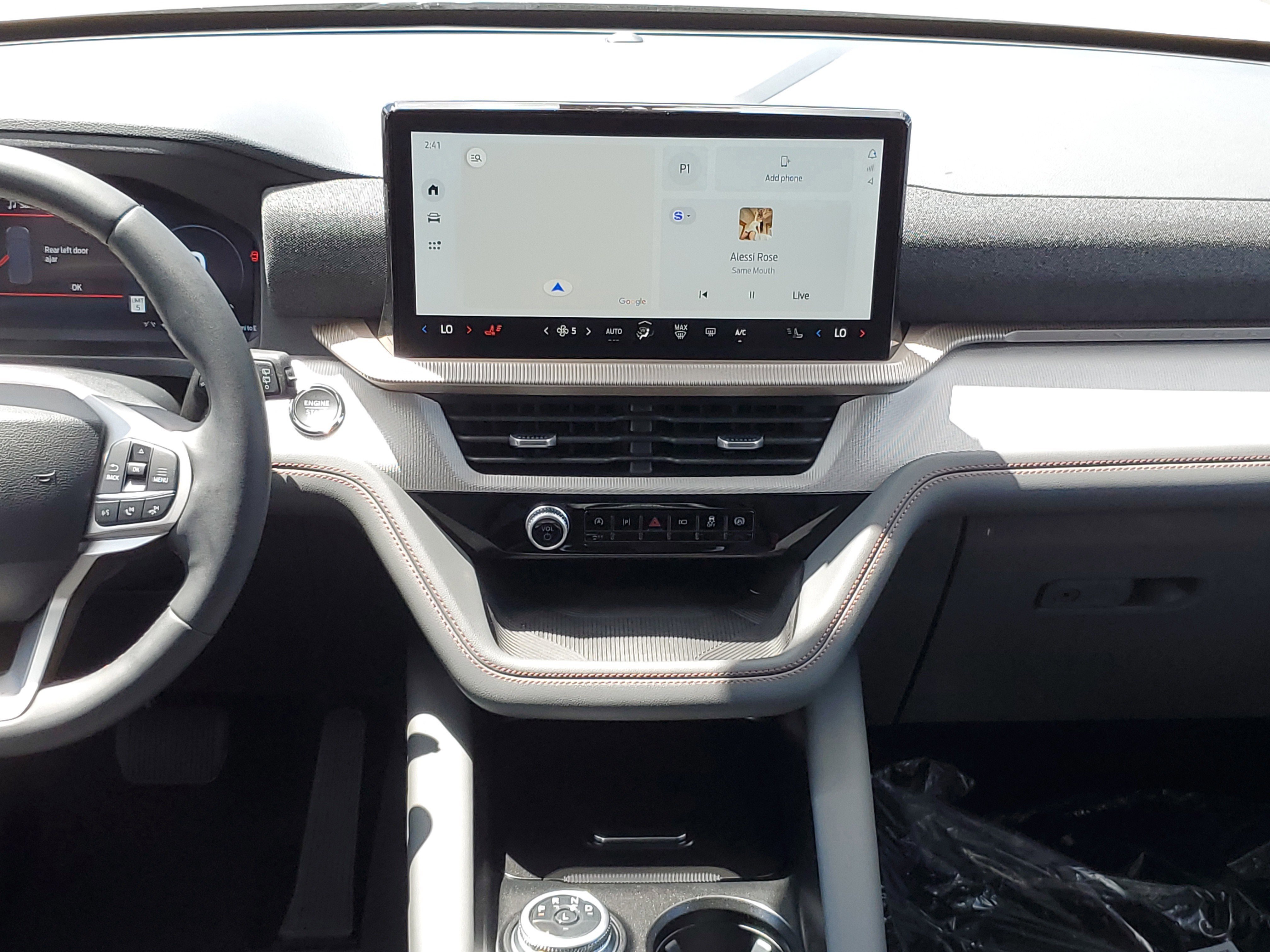 2025 Ford Explorer photo 9