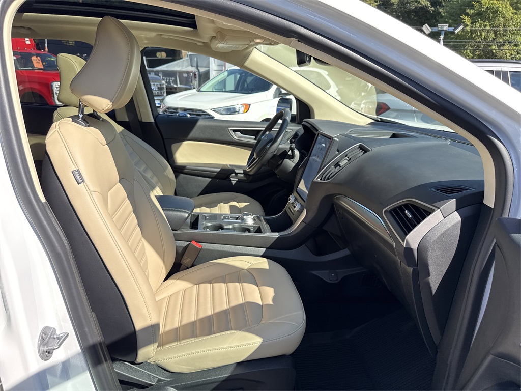 2022 Ford Edge SEL photo 37