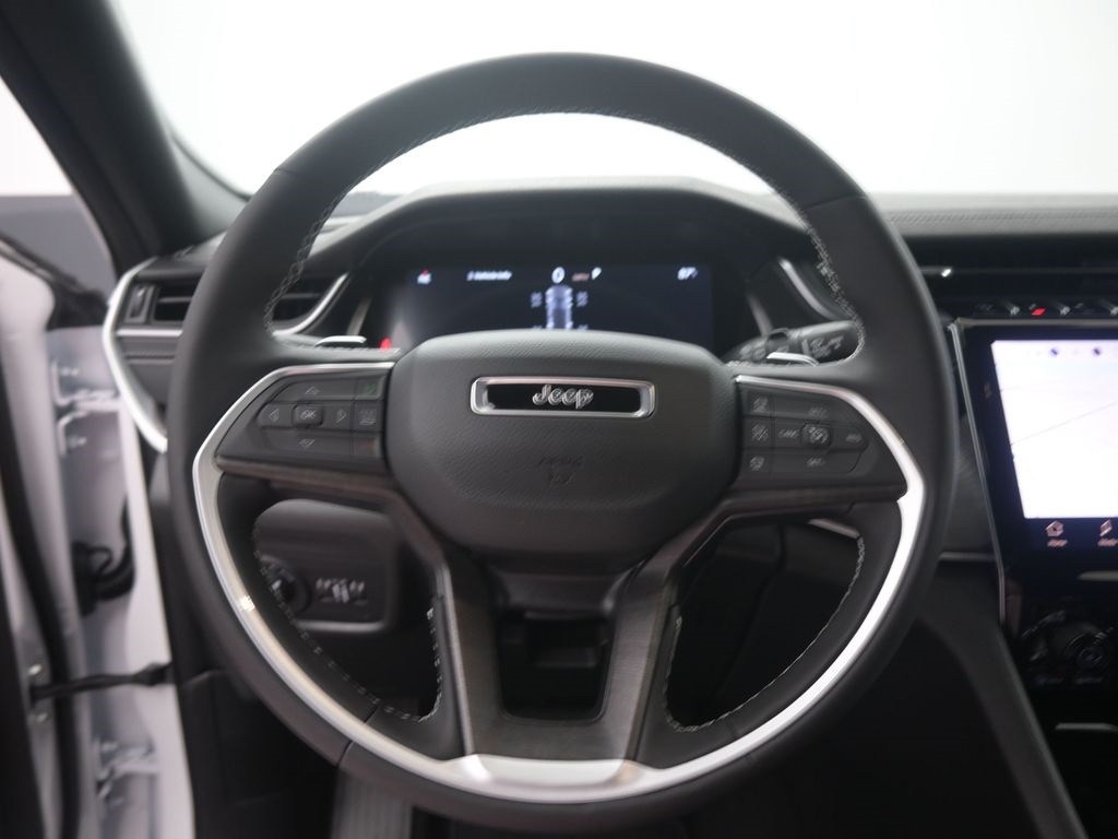 2025 Jeep Grand Cherokee Limited photo 2