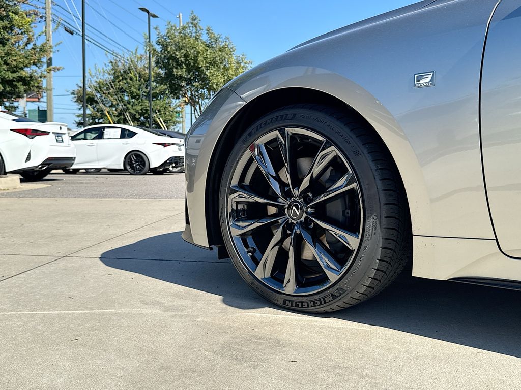 2023 Lexus IS 350 F SPORT photo 12