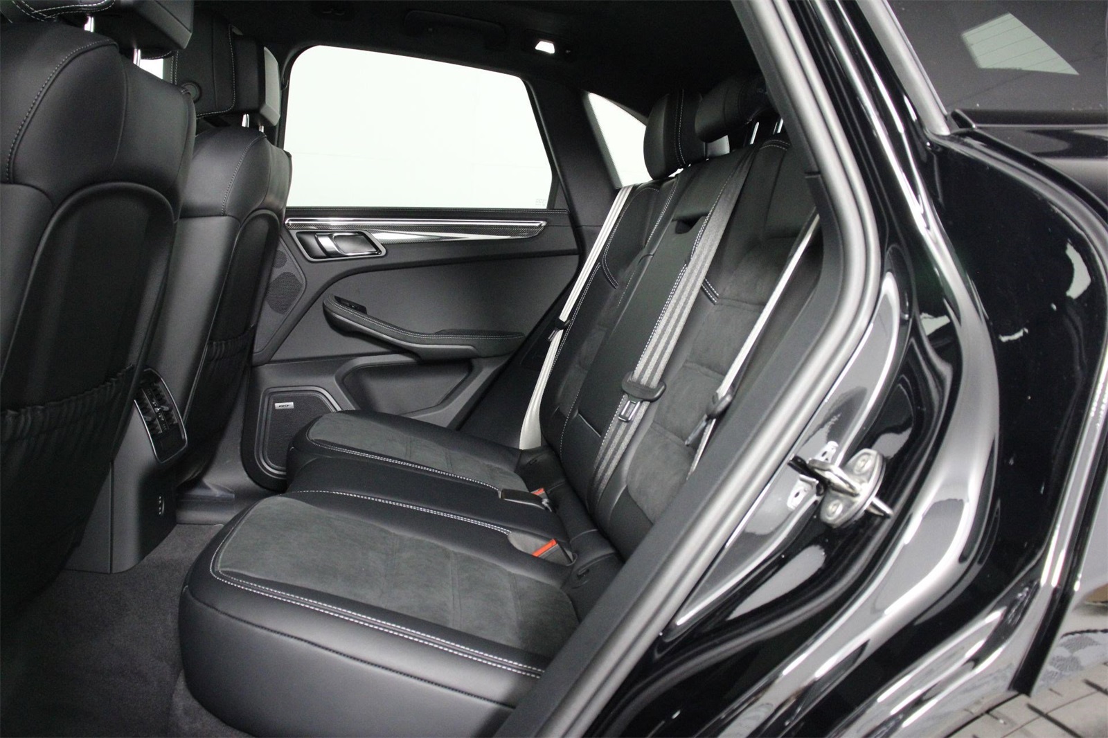 2025 Porsche Macan GTS photo 17