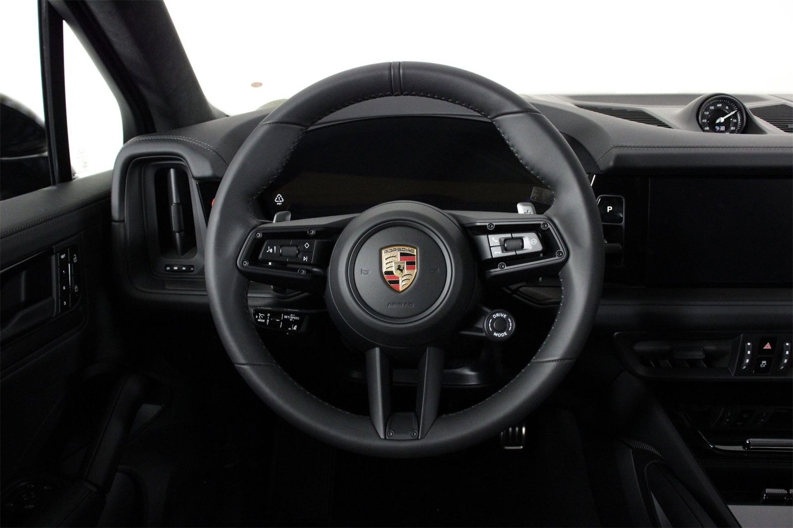 2026 Porsche Cayenne GTS photo 12