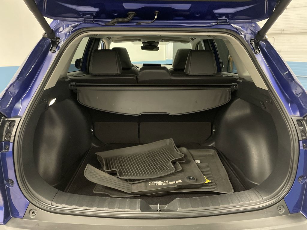 2023 Toyota Corolla Cross XLE photo 14
