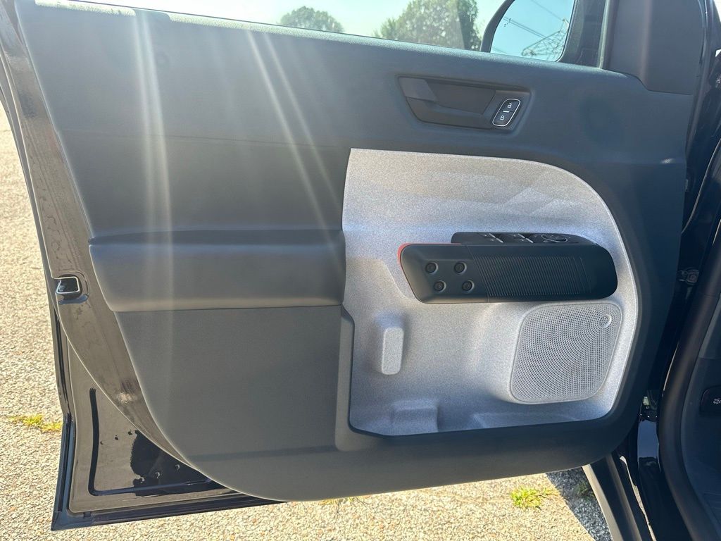 2023 Ford Maverick XLT photo 9