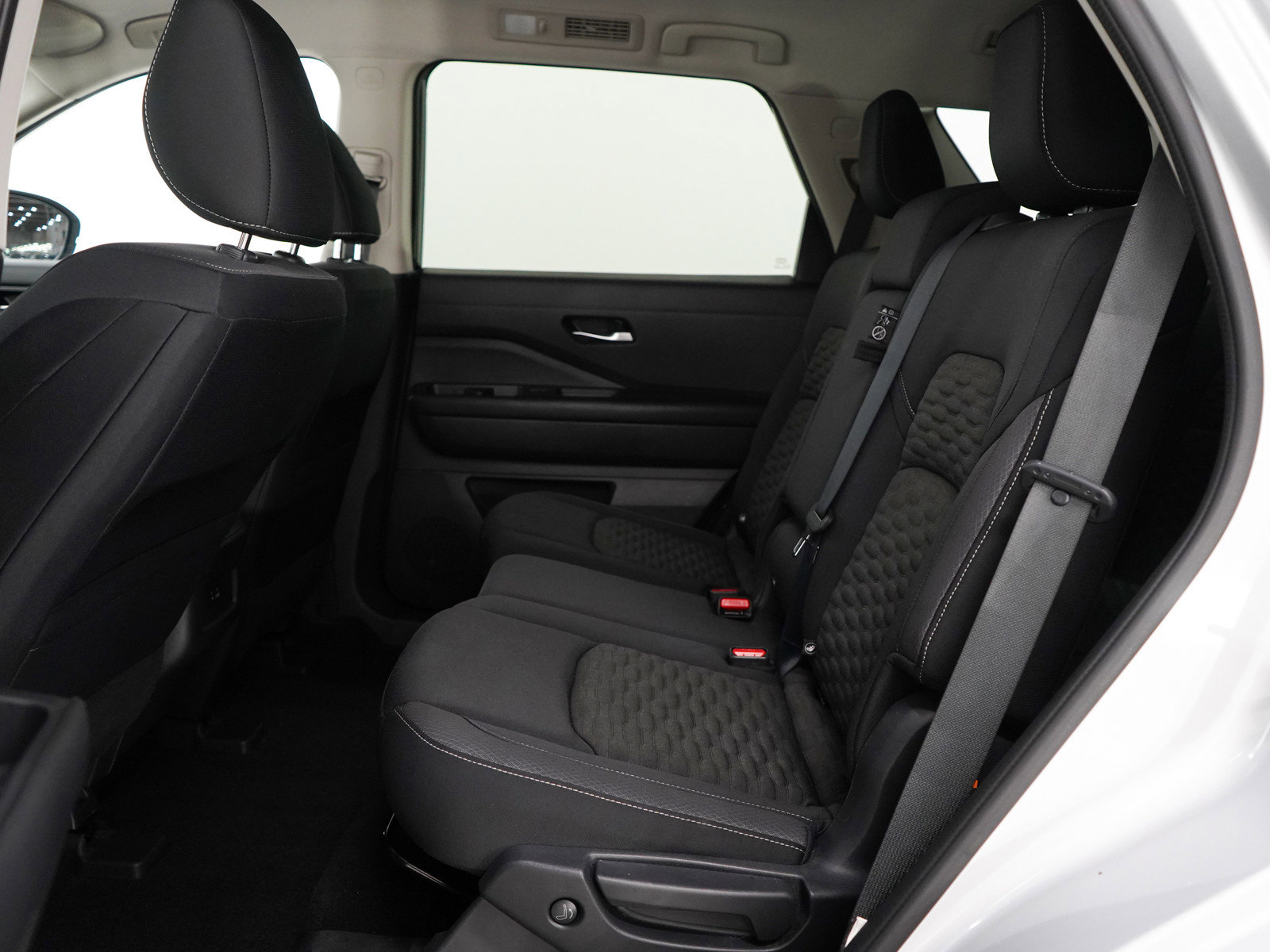 2022 Nissan Pathfinder S photo 13