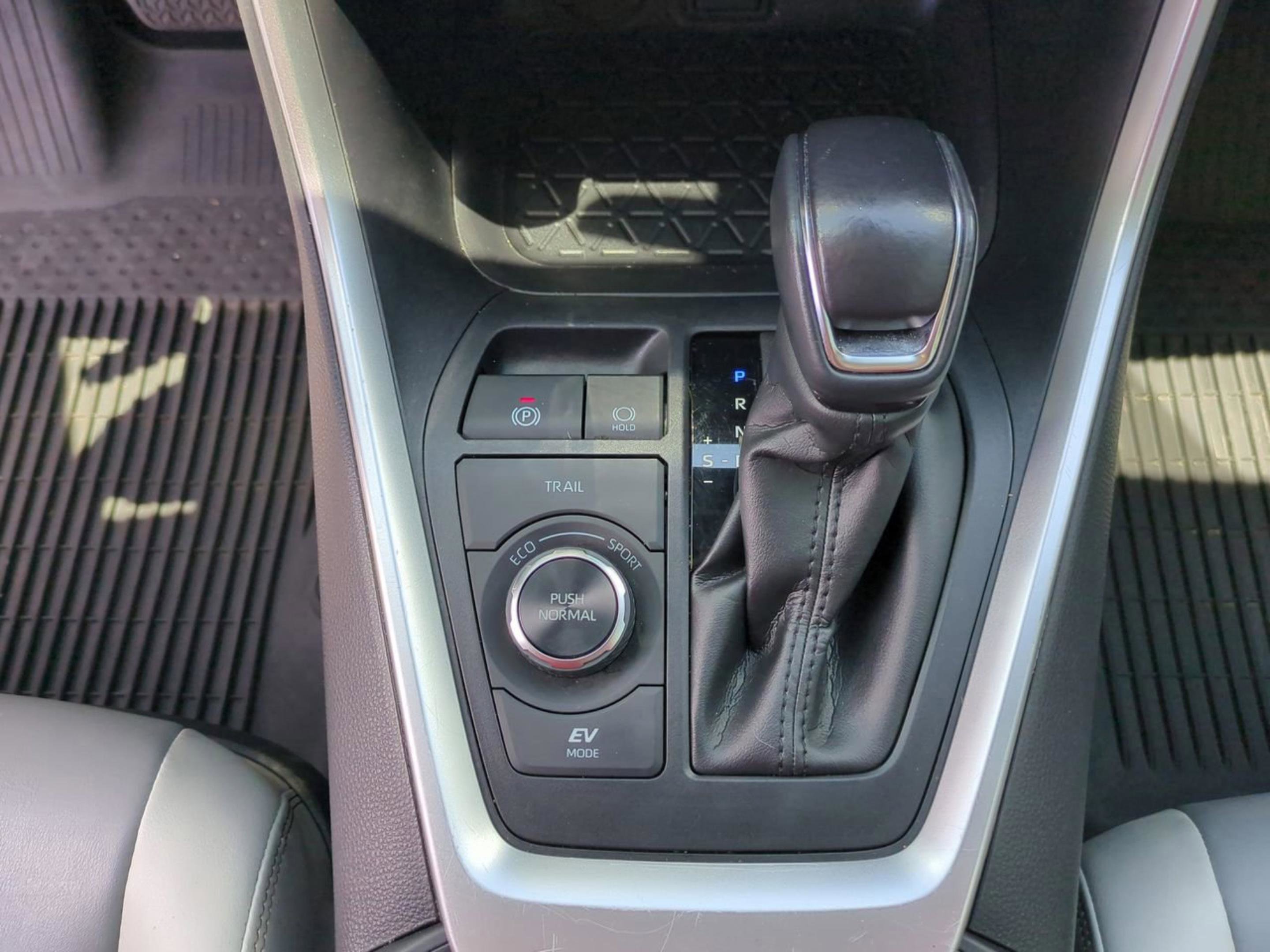 2022 Toyota RAV4 XLE Premium photo 18