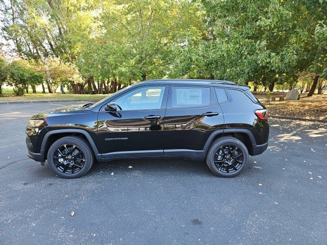 2026 Jeep Compass Latitude Altitude photo 2