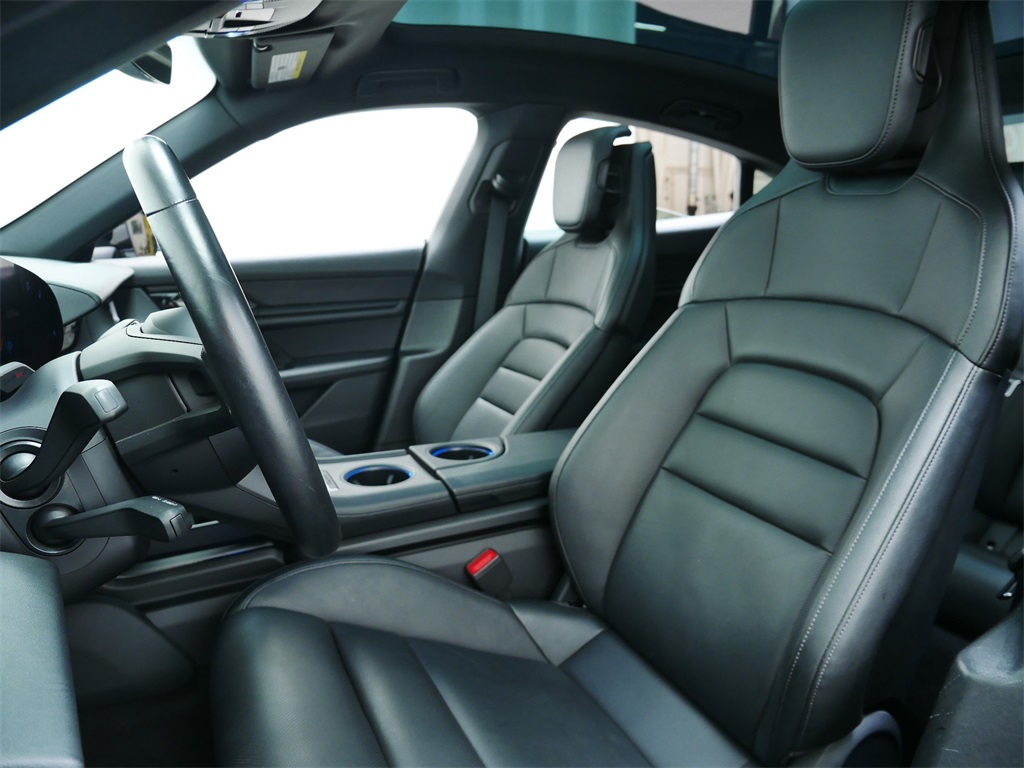 2021 Porsche Taycan Base photo 5