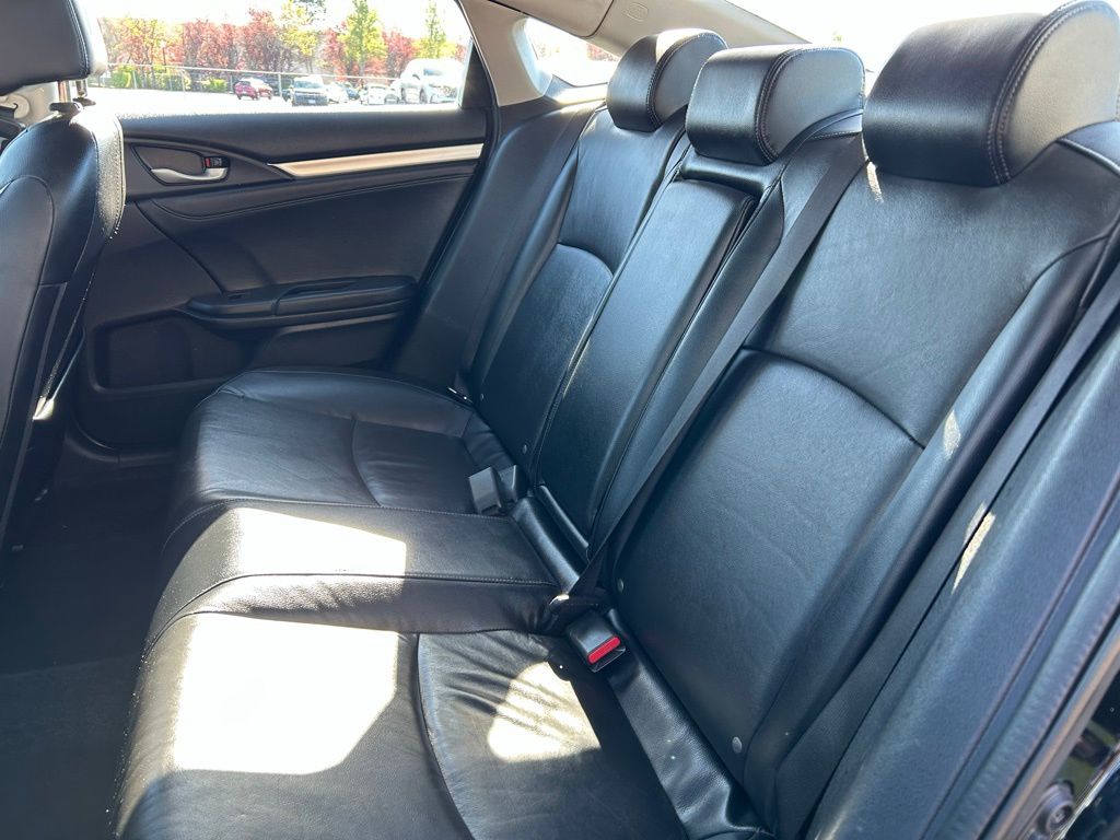 2017 Honda Civic Touring photo 26