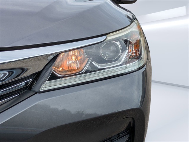 2017 Honda Accord LX photo 10