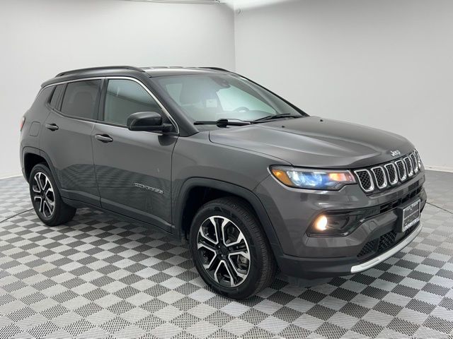 2023 Jeep Compass Limited photo 3