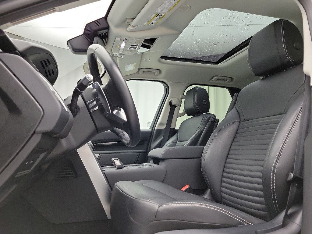 2021 Land Rover Discovery P300 S photo 3