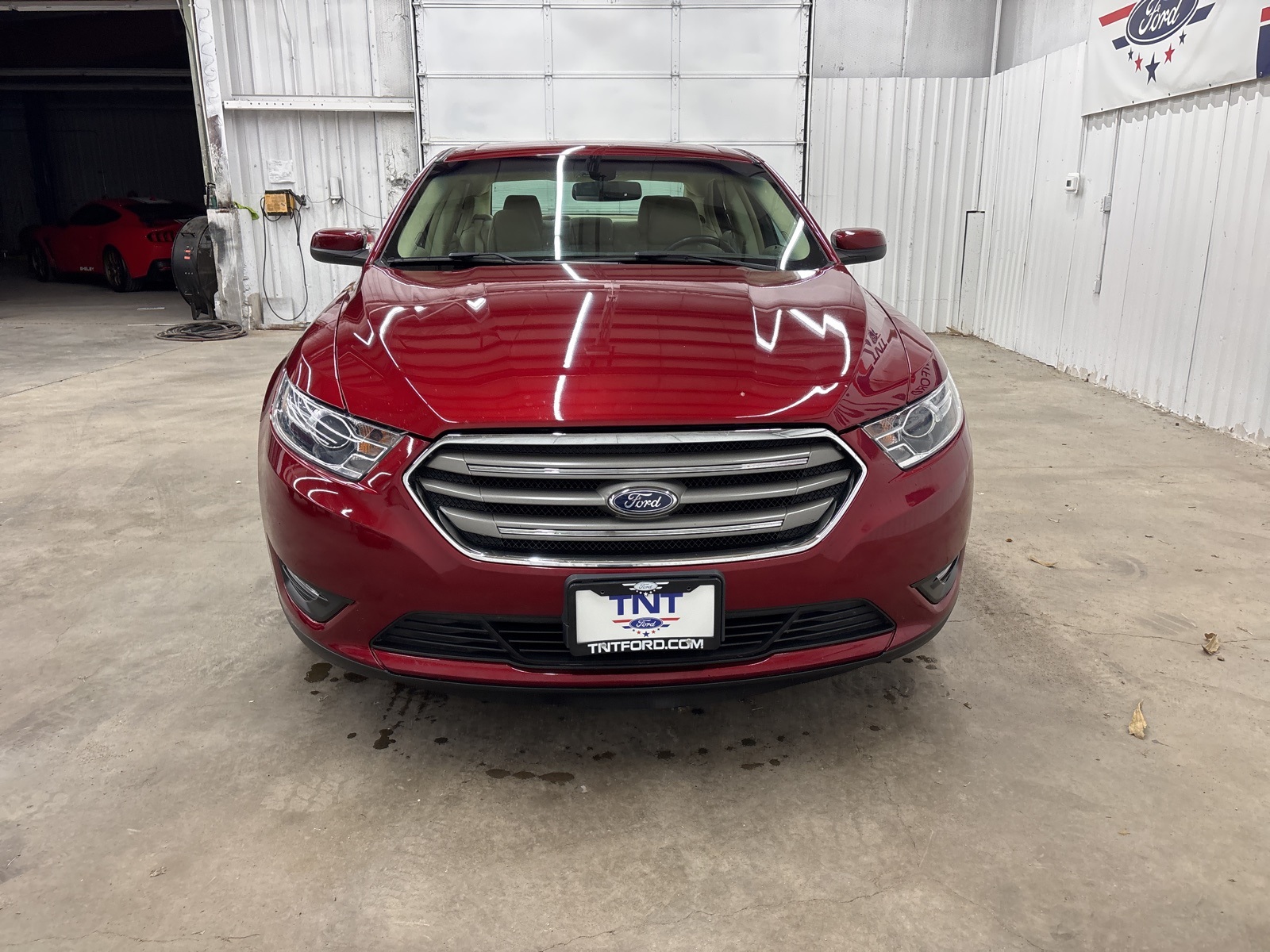 2018 Ford Taurus SEL photo 2
