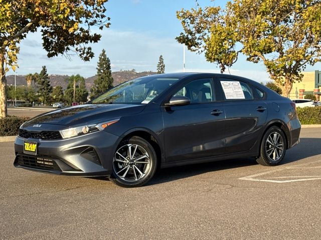 2023 Kia Forte LXS photo 2