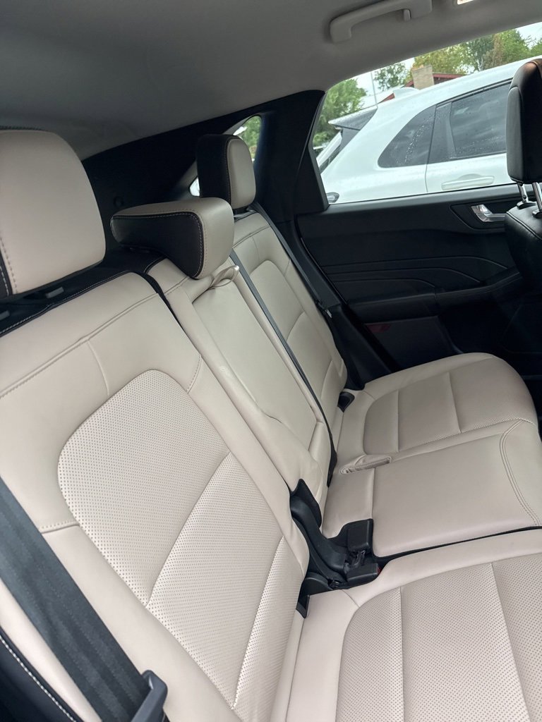 2021 Ford Escape Titanium Hybrid photo 14