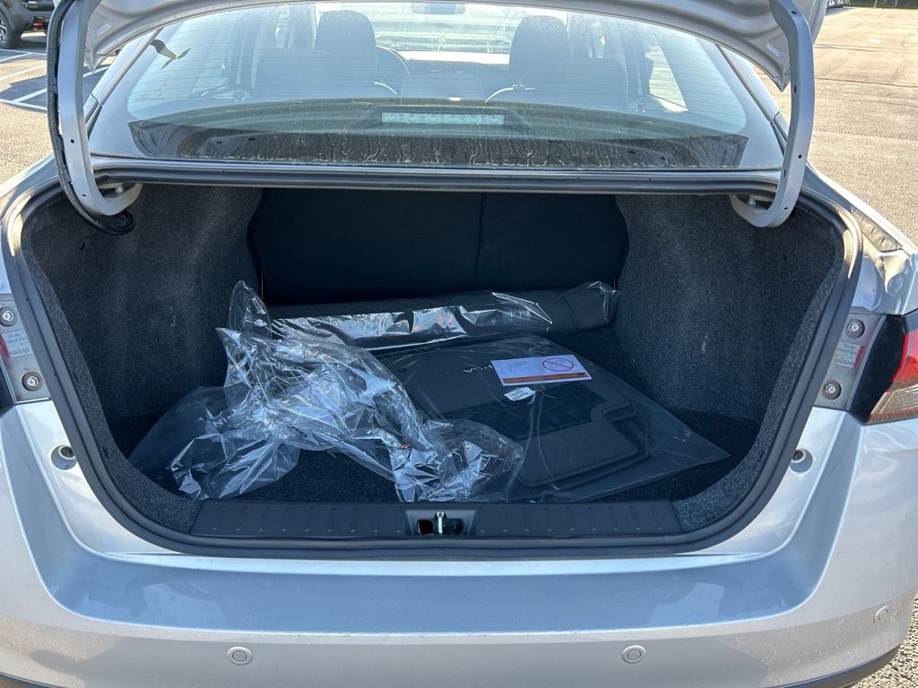 2025 Nissan Versa SR photo 38