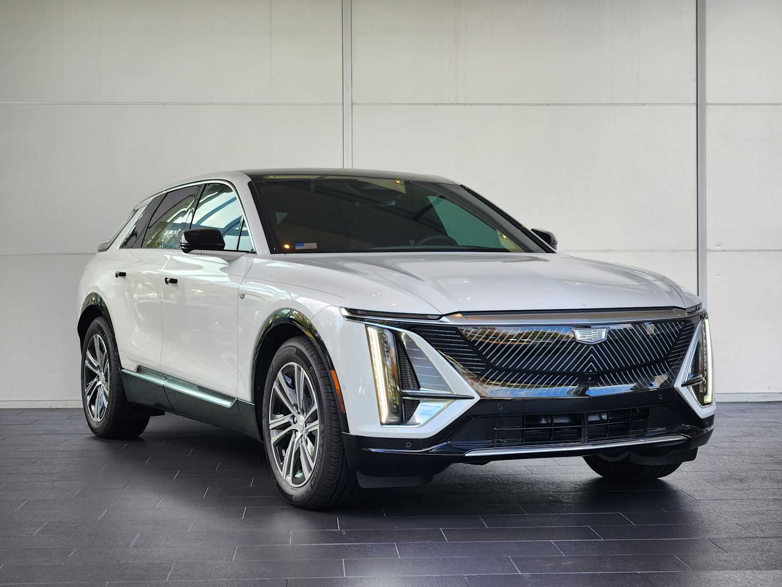Used 2025 Cadillac LYRIQ Luxury 1 with VIN 1GYKPNRL3SZ308528 for sale in Grapevine, TX