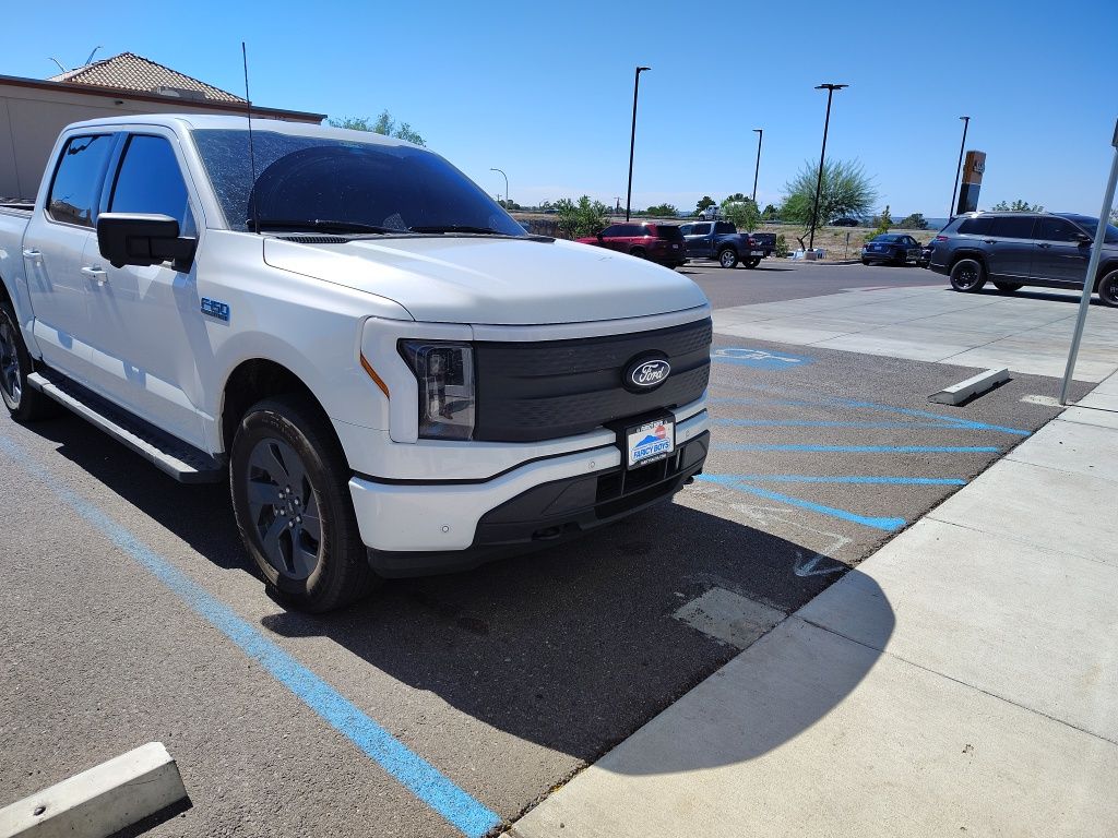 2025 Ford F-150 Lightning photo 10