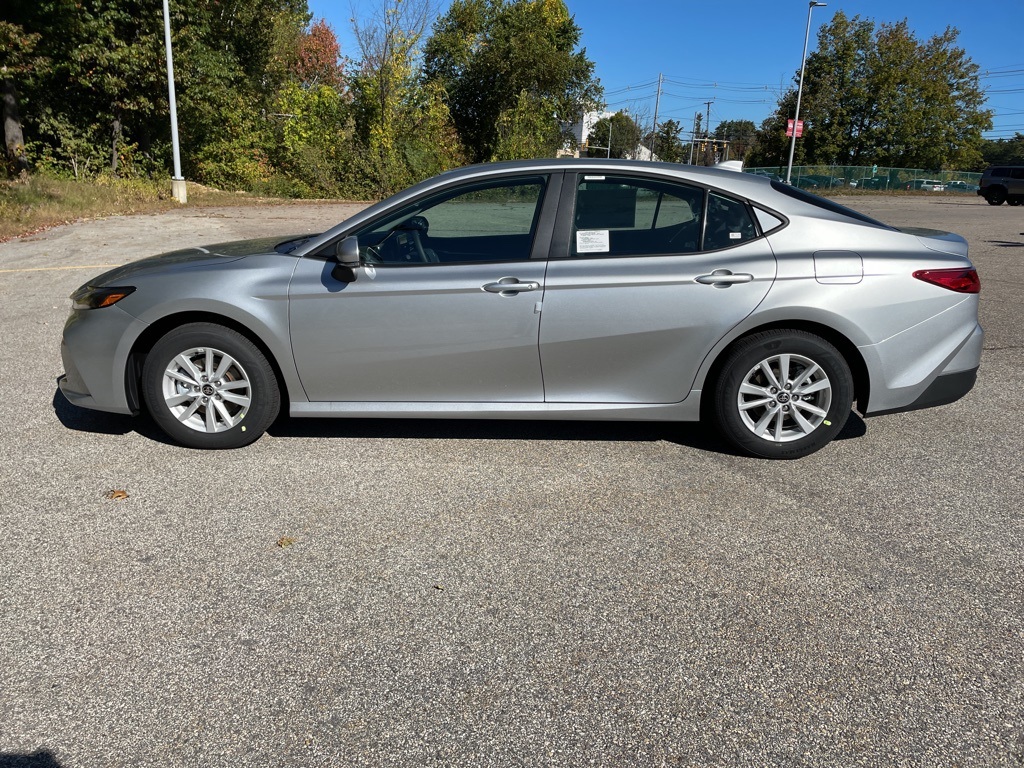 2026 Toyota Camry LE photo 5