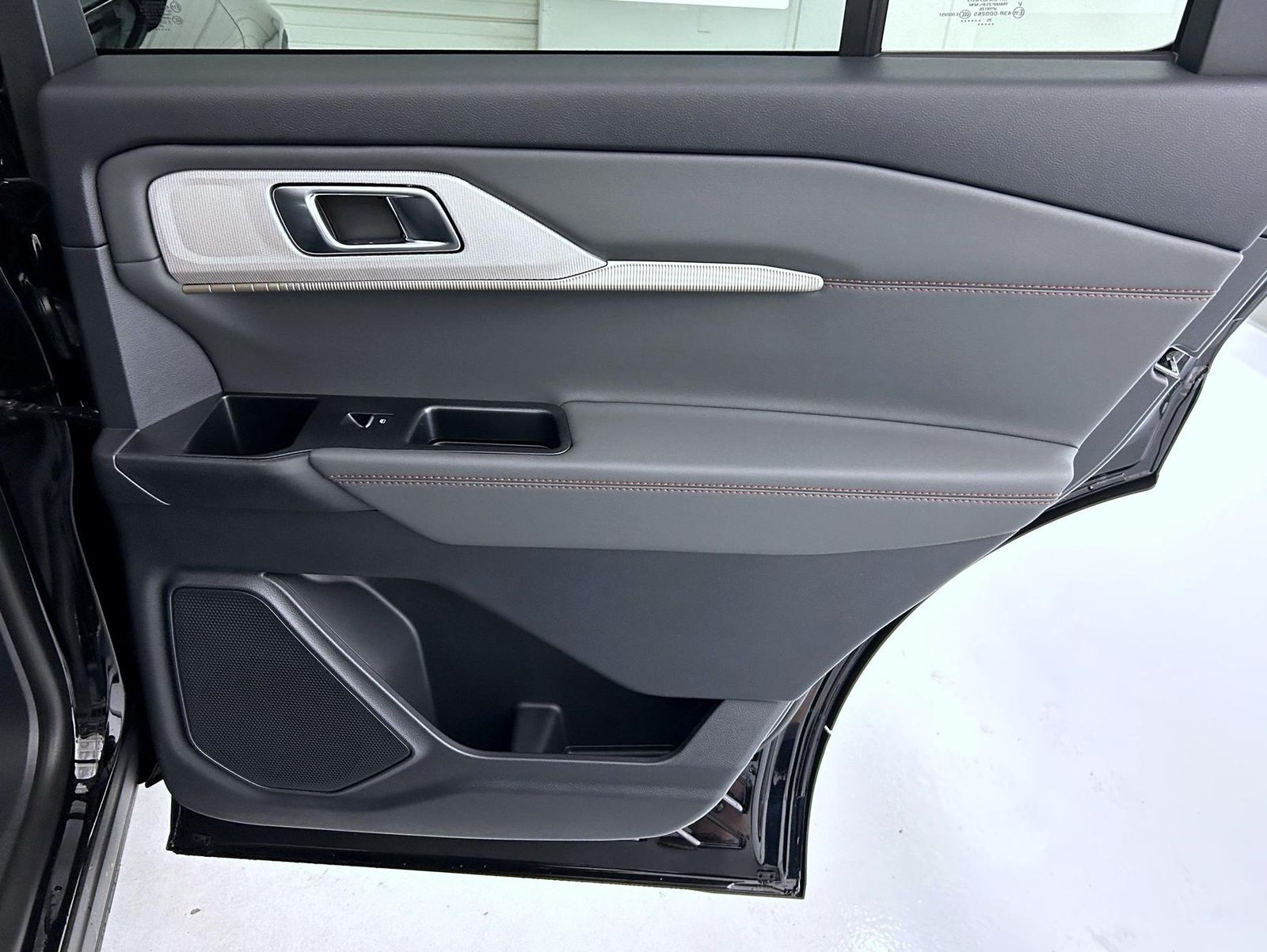 2025 Ford Explorer photo 17