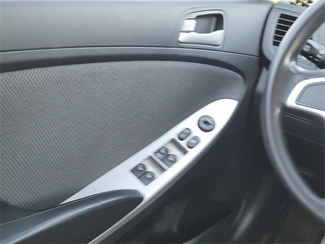 2014 Hyundai Accent GS photo 32