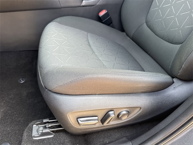 2024 Toyota RAV4 XLE photo 9