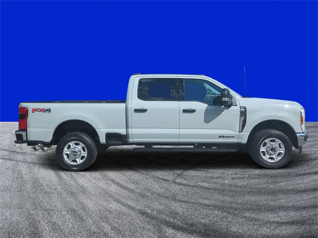 2025 Ford F-350 XLT photo 2