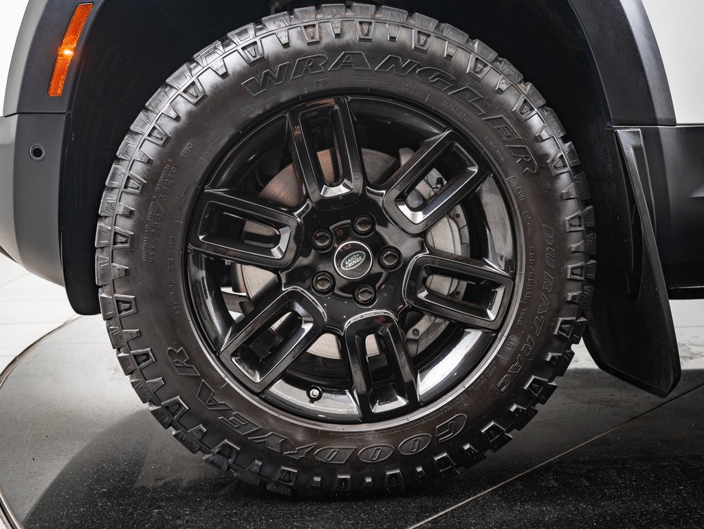 2020 Land Rover Defender 110 HSE photo 8