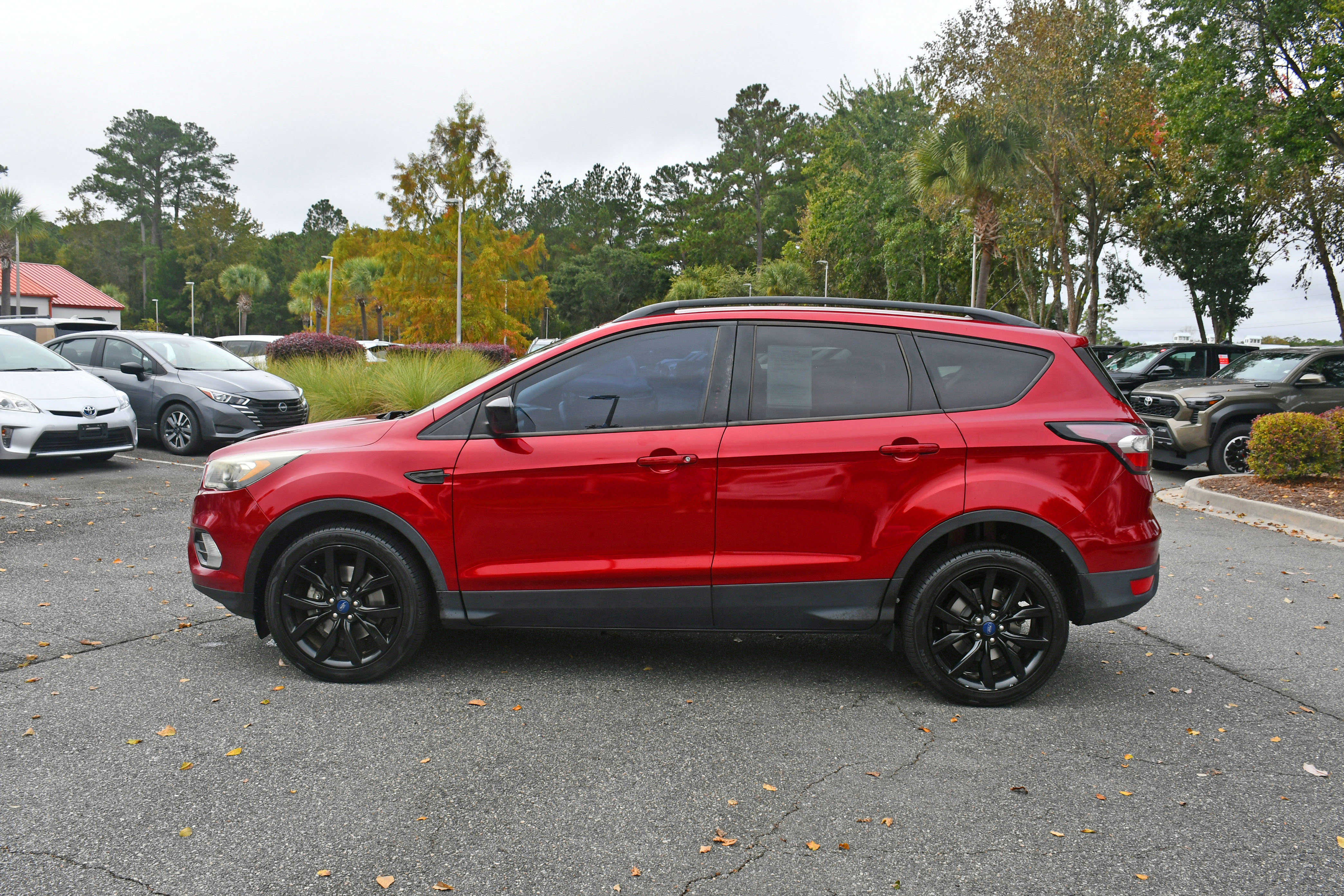 Used 2017 Ford Escape SE with VIN 1FMCU0G99HUE63521 for sale in Bluffton, SC