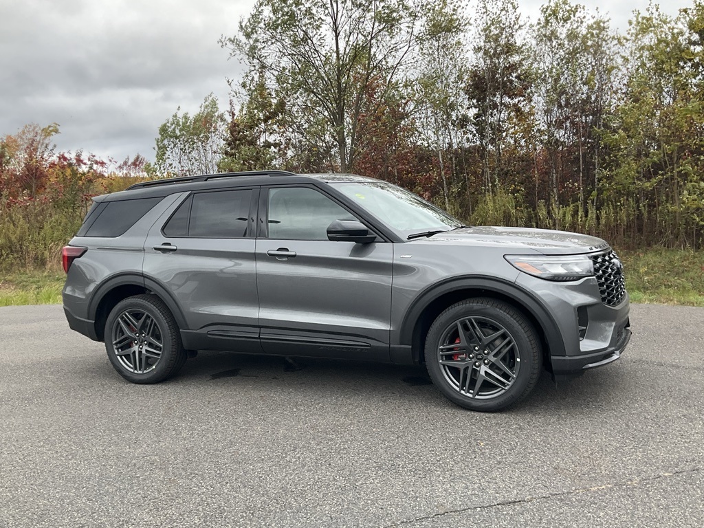 2025 Ford Explorer ST-LINE's photo