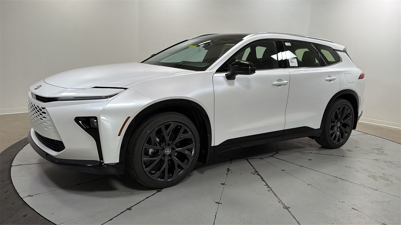 2025 Toyota Crown Signia Limited's photo