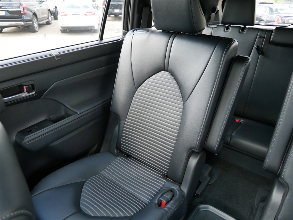 2024 Toyota Highlander XSE photo 16