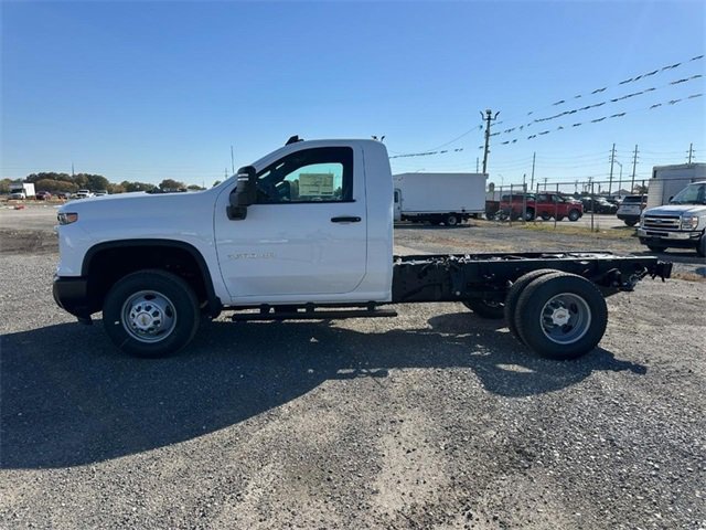 2026 Chevrolet Silverado 3500HD Work Truck photo 2