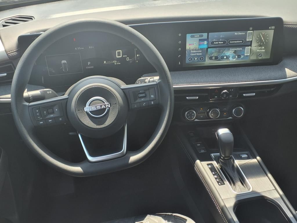 2025 Nissan Kicks SV photo 4
