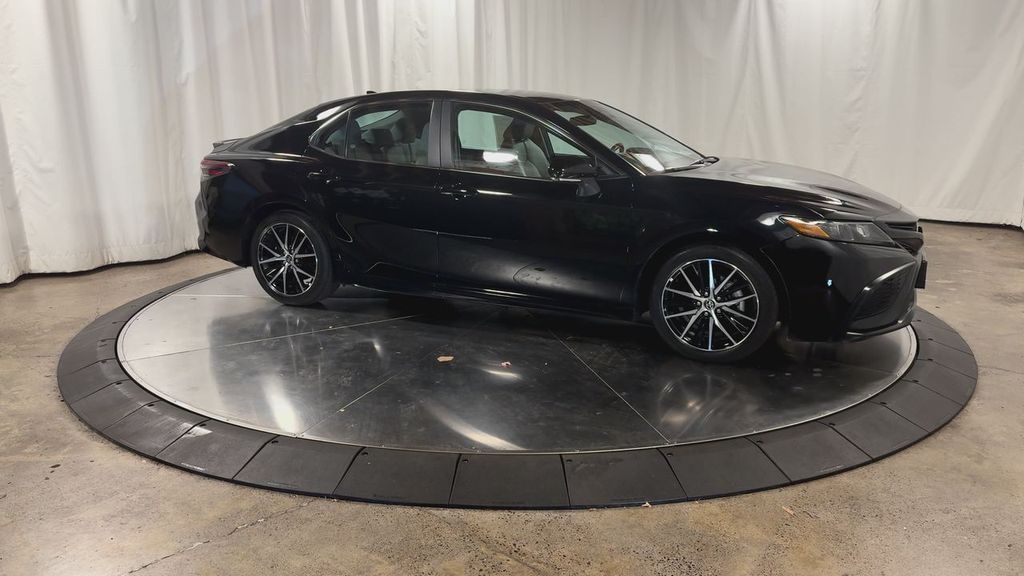 2023 Toyota Camry SE photo 3
