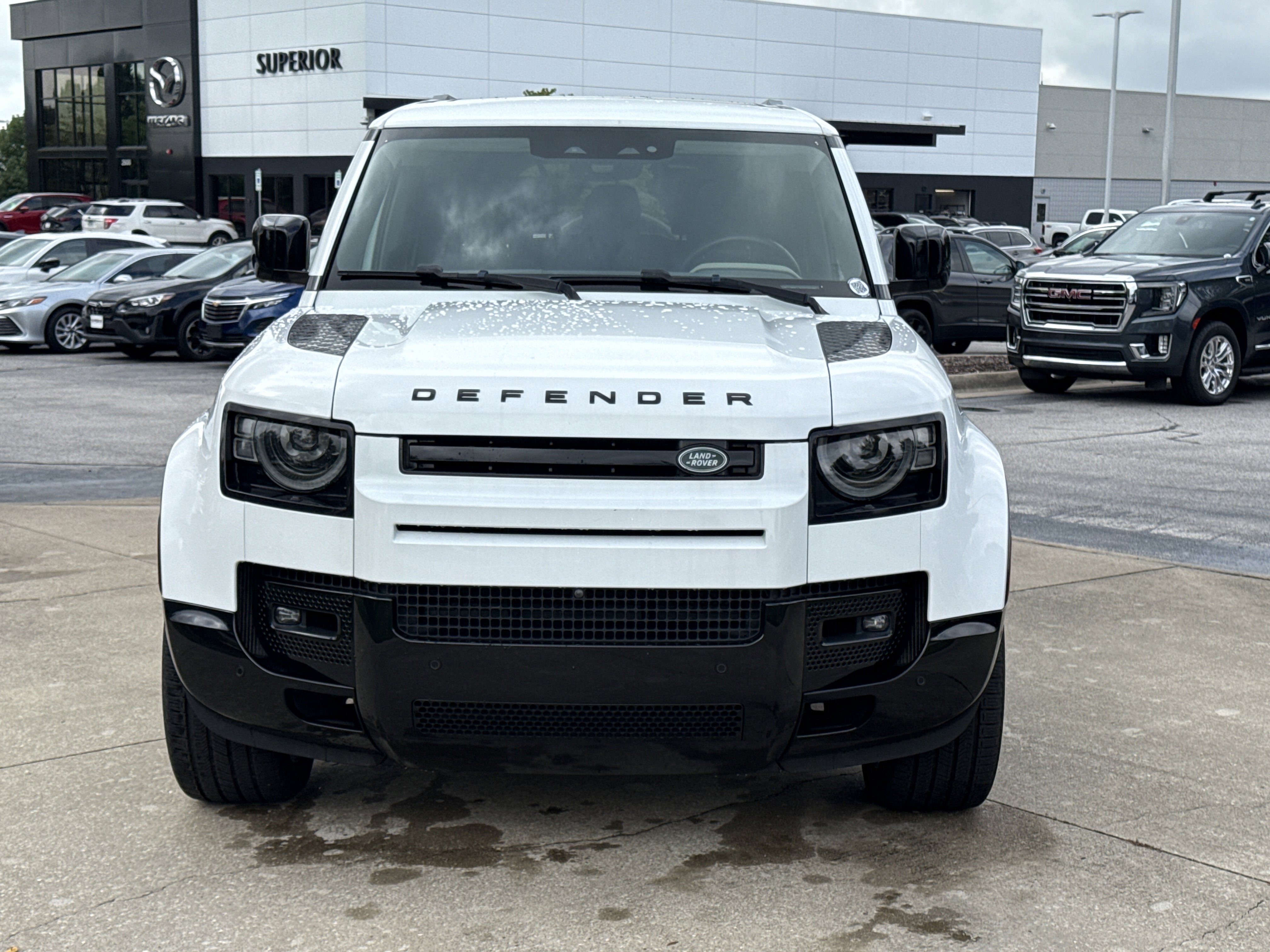 2024 Land Rover Defender 130 X-Dynamic SE photo 2