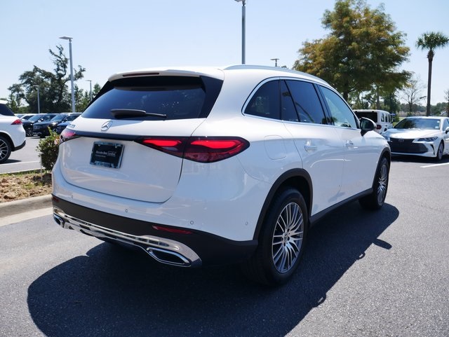 2025 Mercedes Benz GLC 300 photo 2