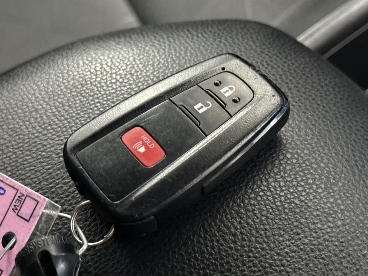 2023 Toyota RAV4 XLE photo 27