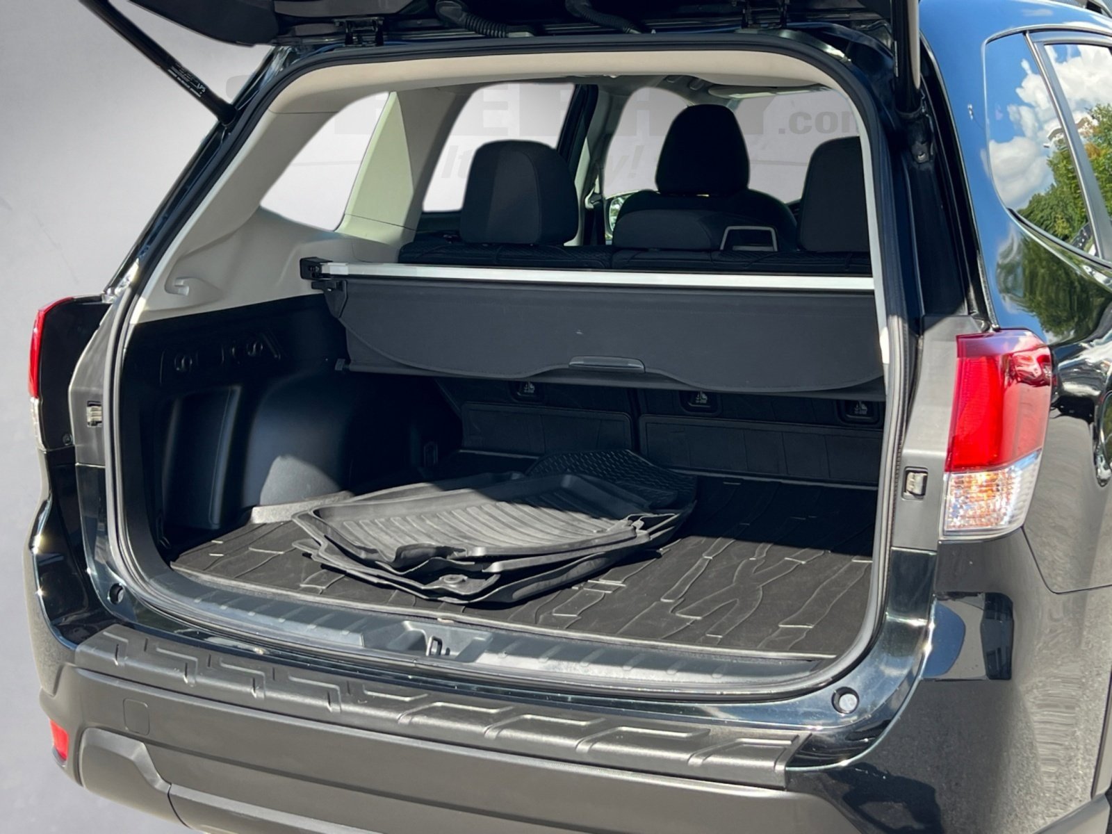 2021 Subaru Forester Premium photo 15