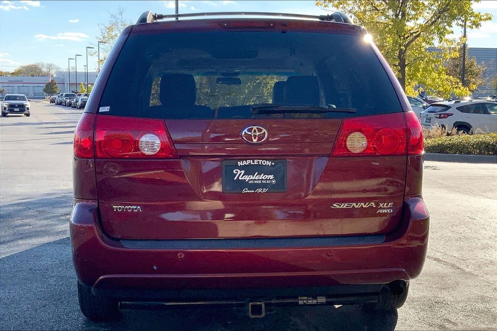 2008 Toyota Sienna XLE photo 3