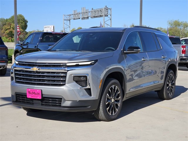 2026 Chevrolet Traverse photo 2