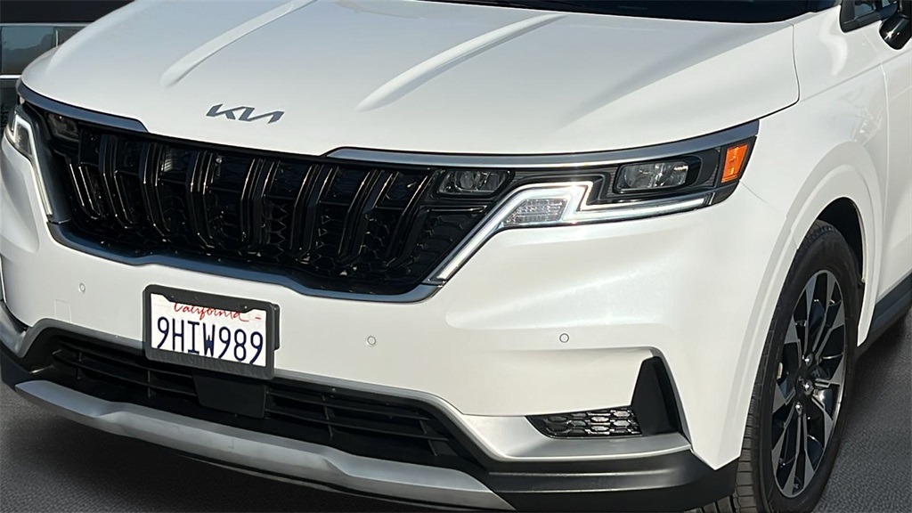 2024 Kia Carnival EX photo 3