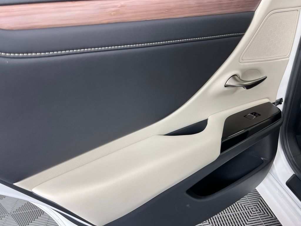 2023 Lexus ES 350 photo 24