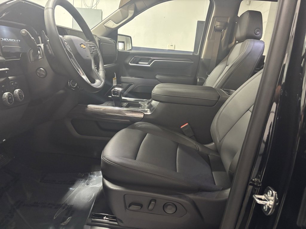 2025 Chevrolet Silverado 1500 LTZ photo 22