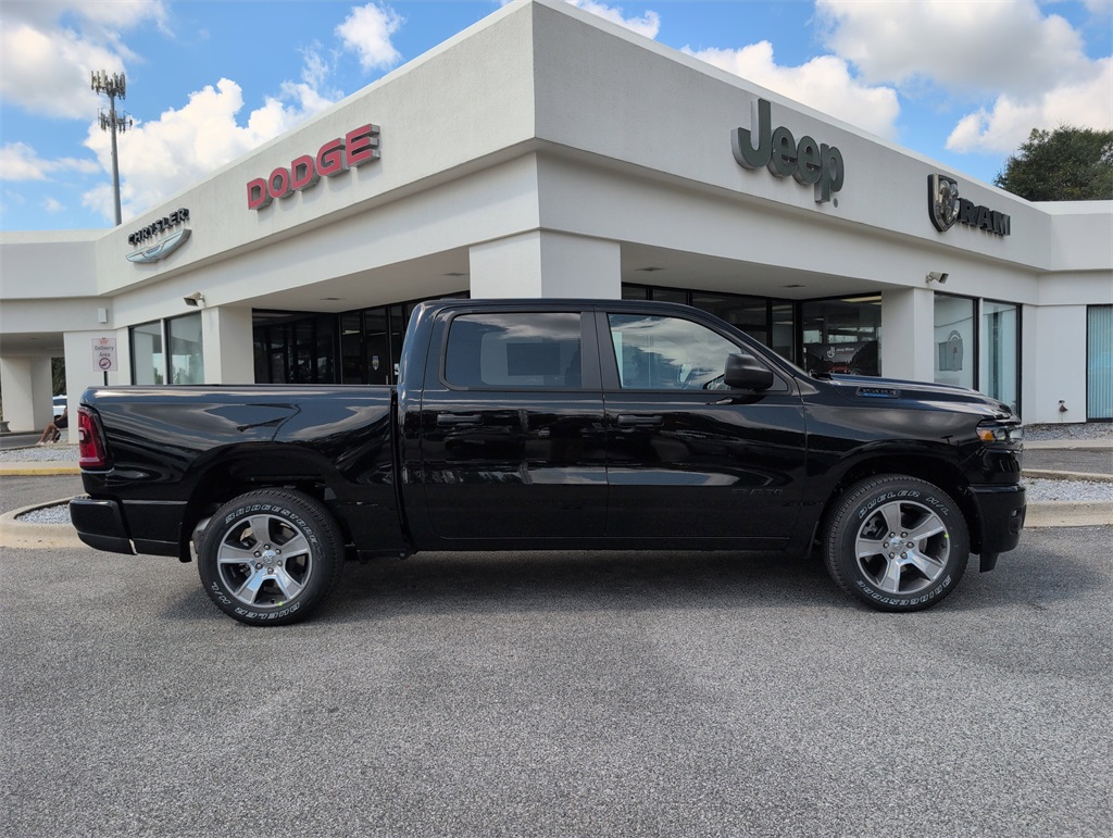 2025 Ram 1500 Tradesman photo 3