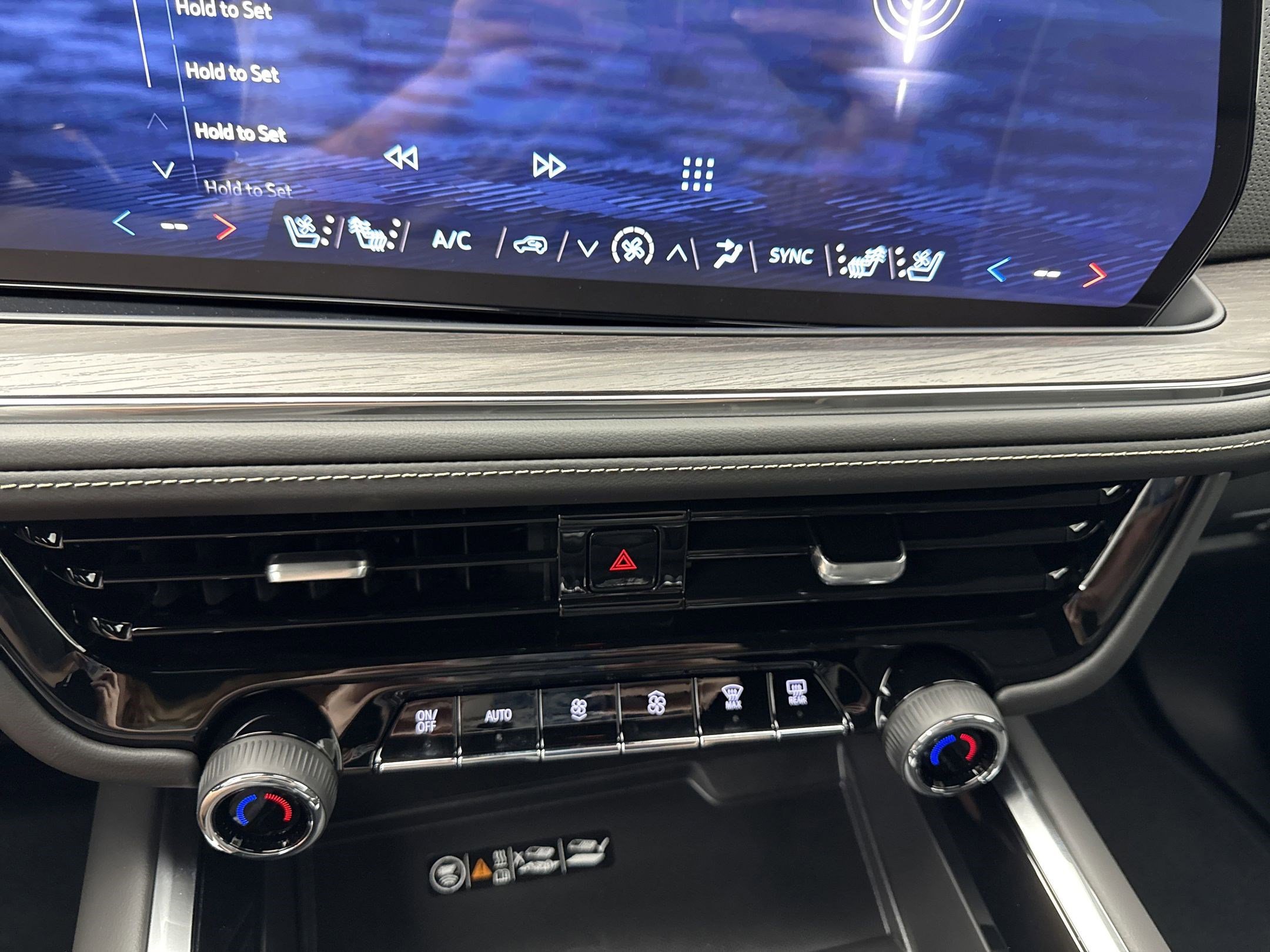 2025 Chevrolet Suburban Premier photo 33