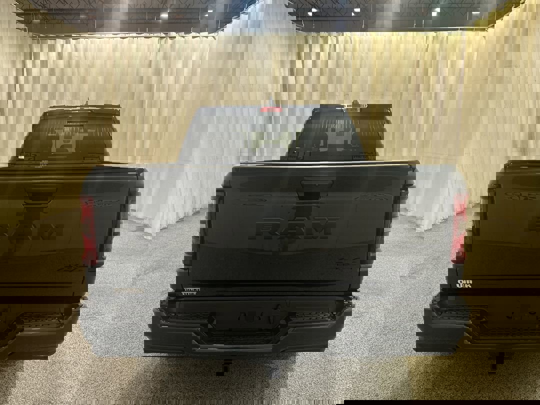 2025 Ram 1500 Tradesman photo 3