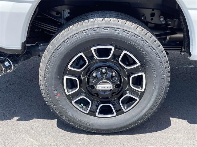 2025 Ford F-250 Platinum photo 4