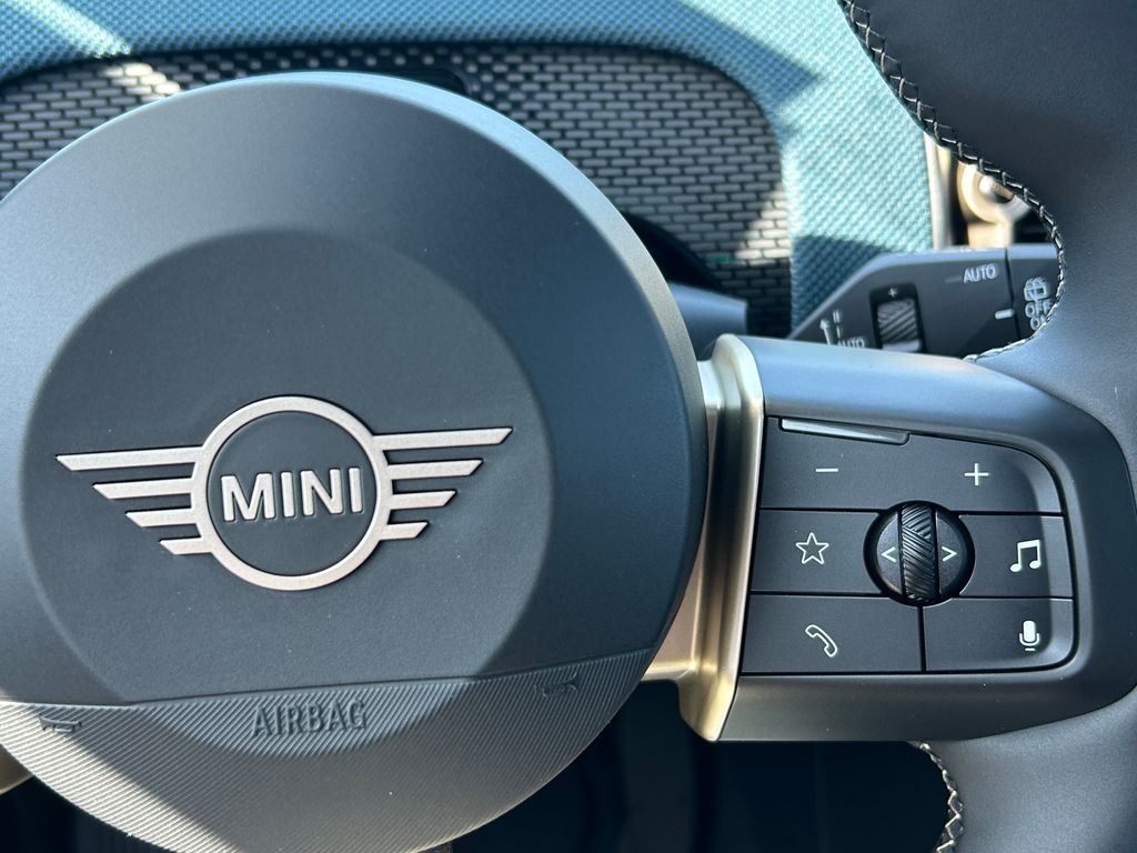 2025 Mini Countryman S ALL4 Iconic photo 19