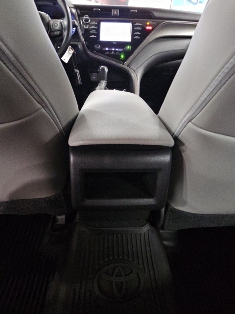 2020 Toyota Camry SE photo 26